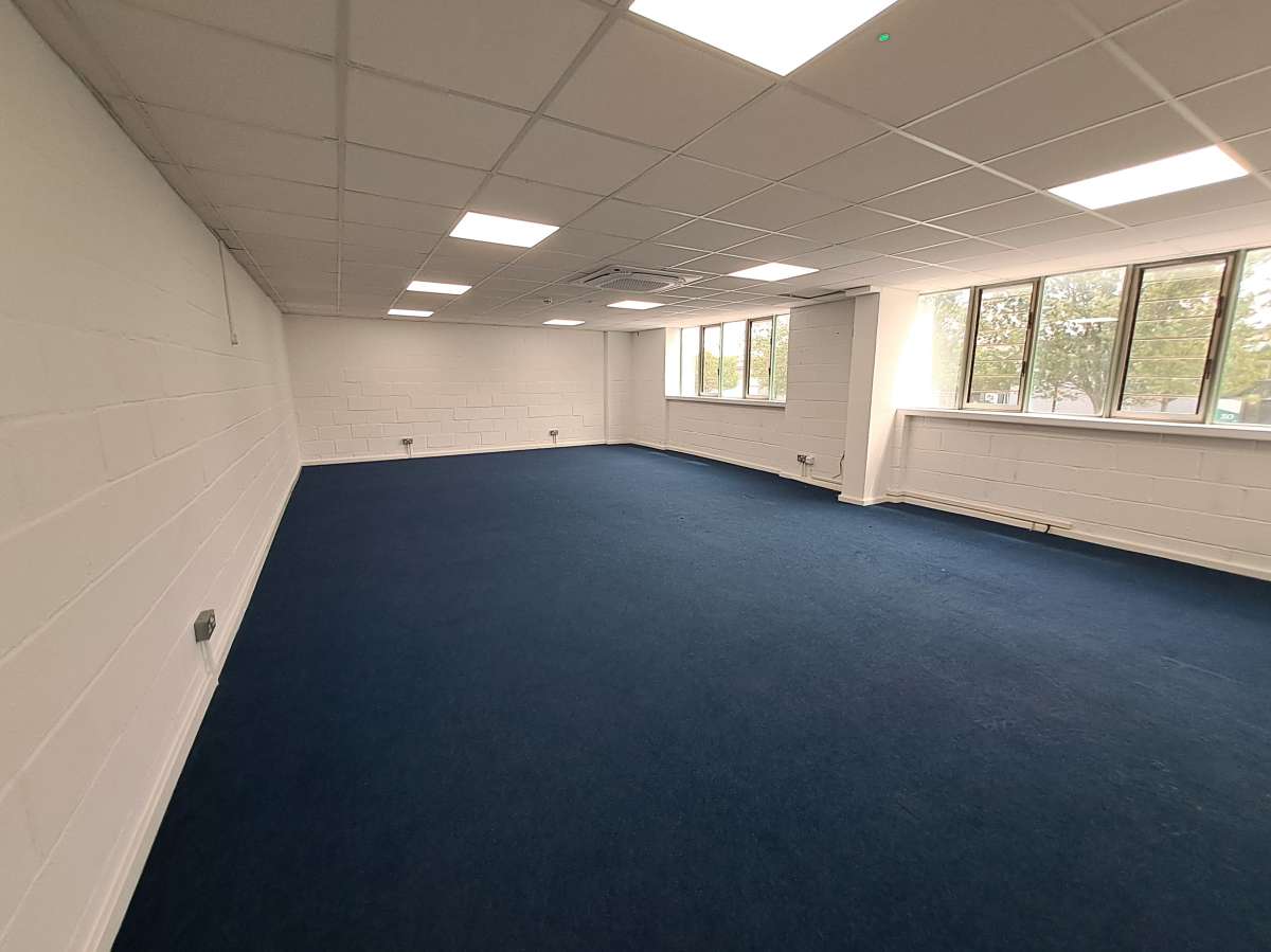 Industrial Unit in Milton Keynes - photo 3