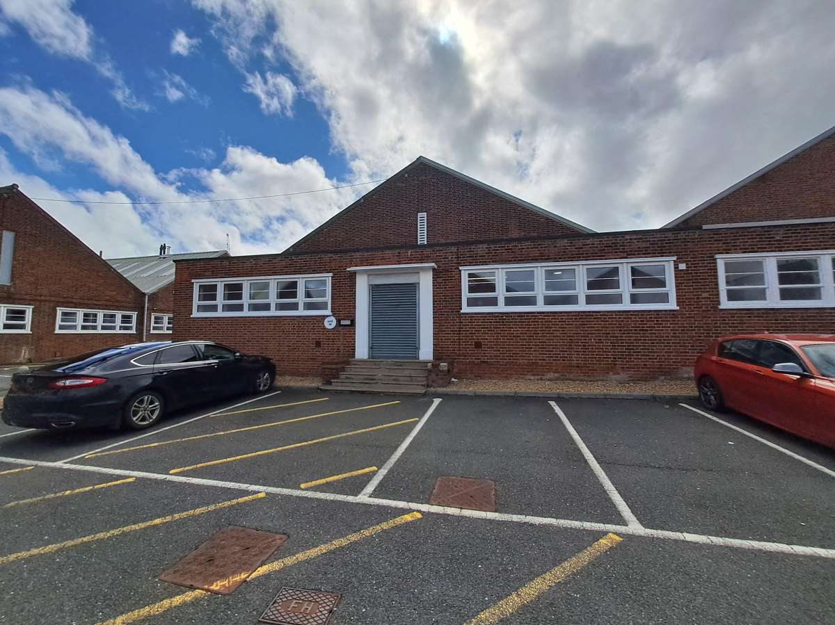 Industrial Unit in Welwyn Garden City - photo 3