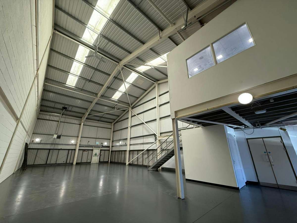Industrial Unit in Southsea - photo 3