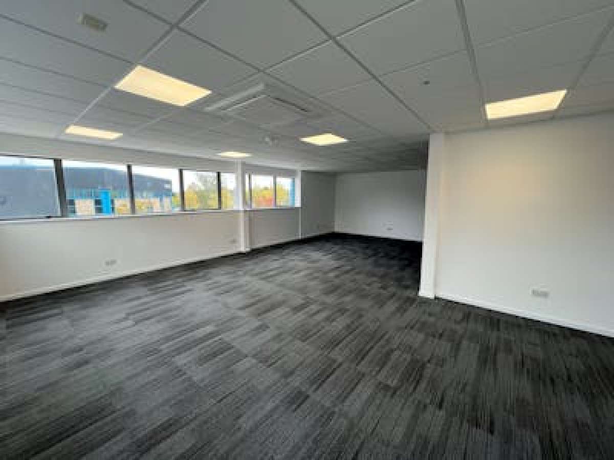 Industrial Unit in Waterlooville - photo 3