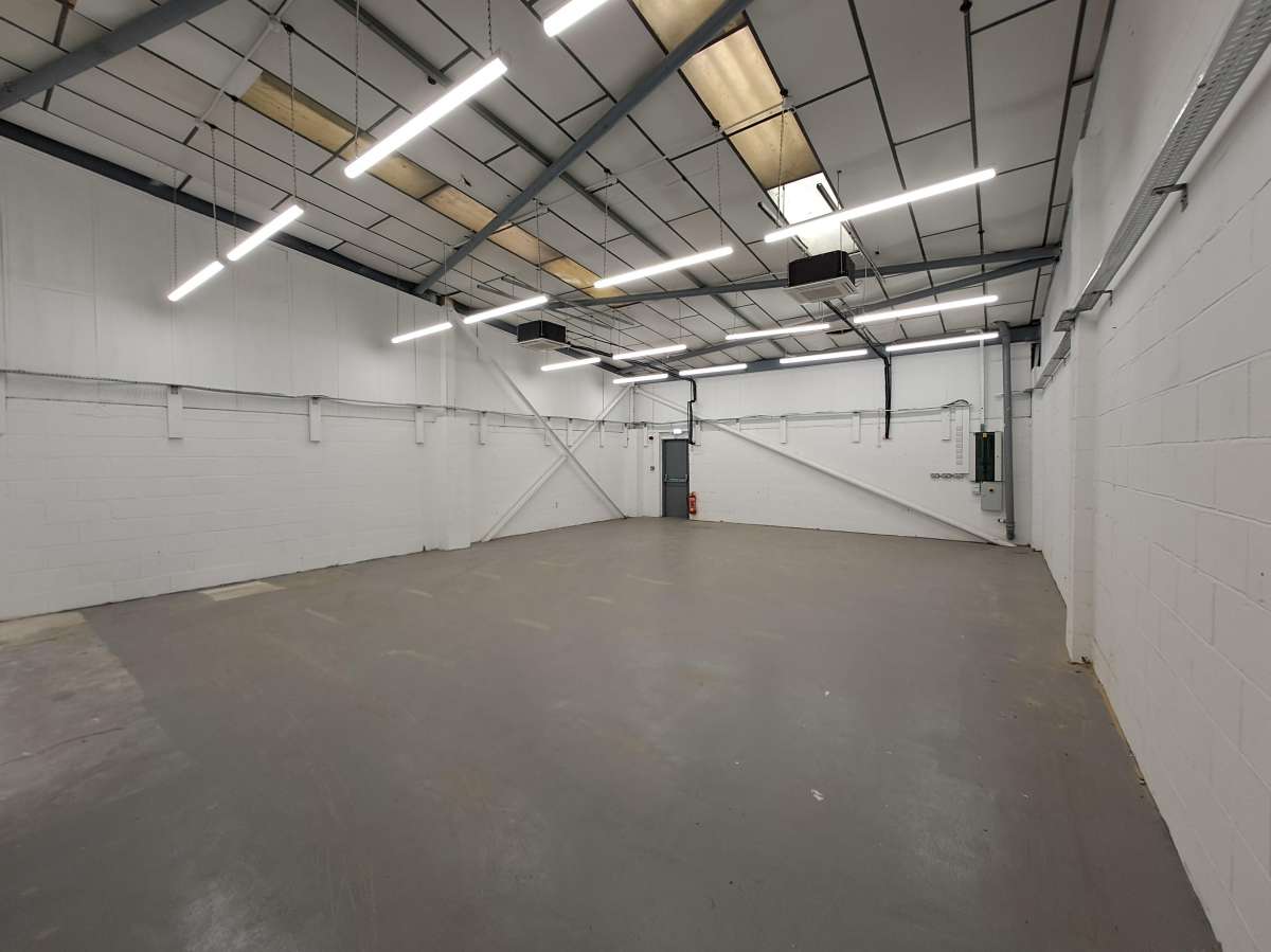 Industrial Unit in St. Albans - photo 2