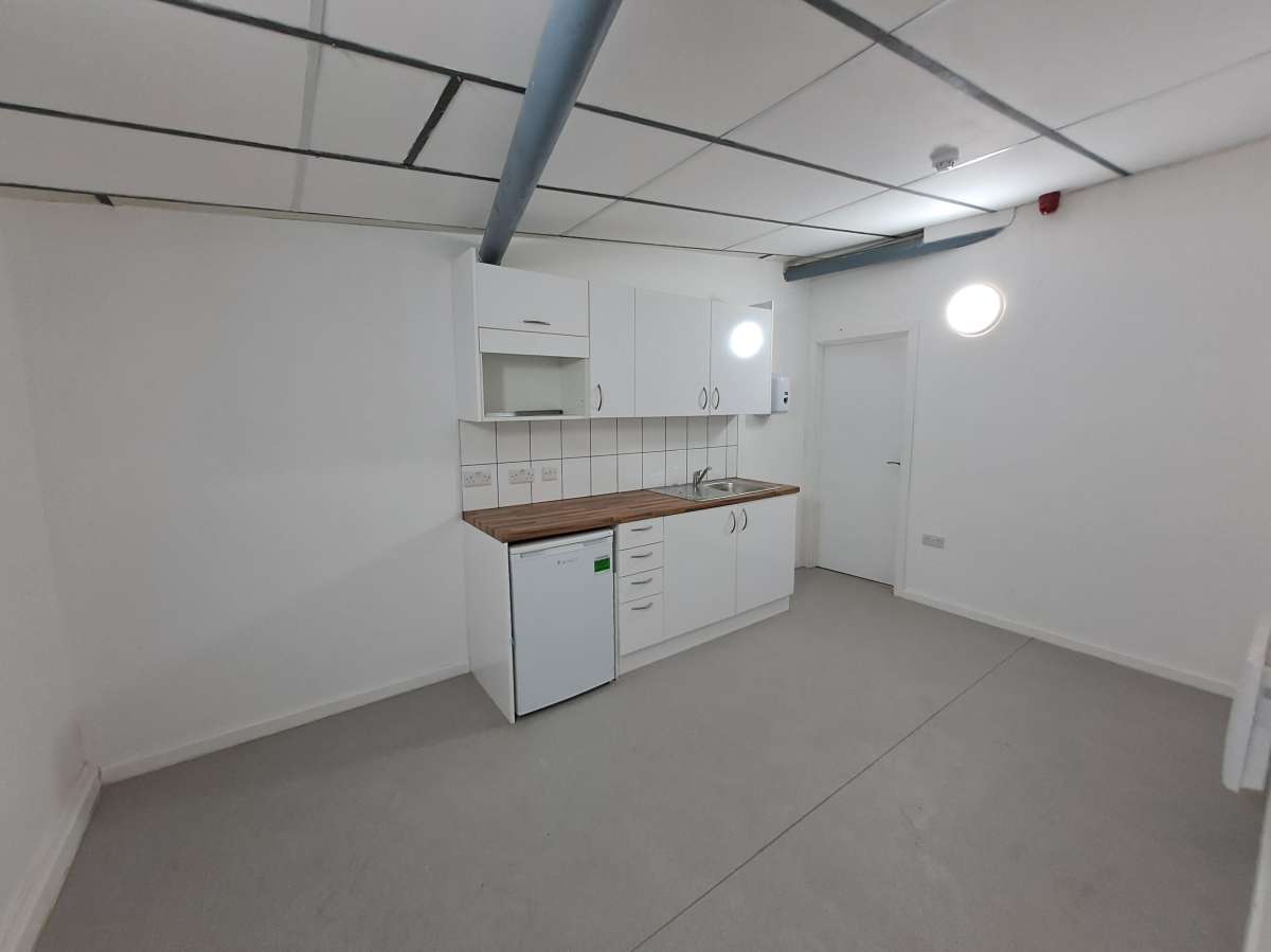 Industrial Unit in St. Albans - photo 3