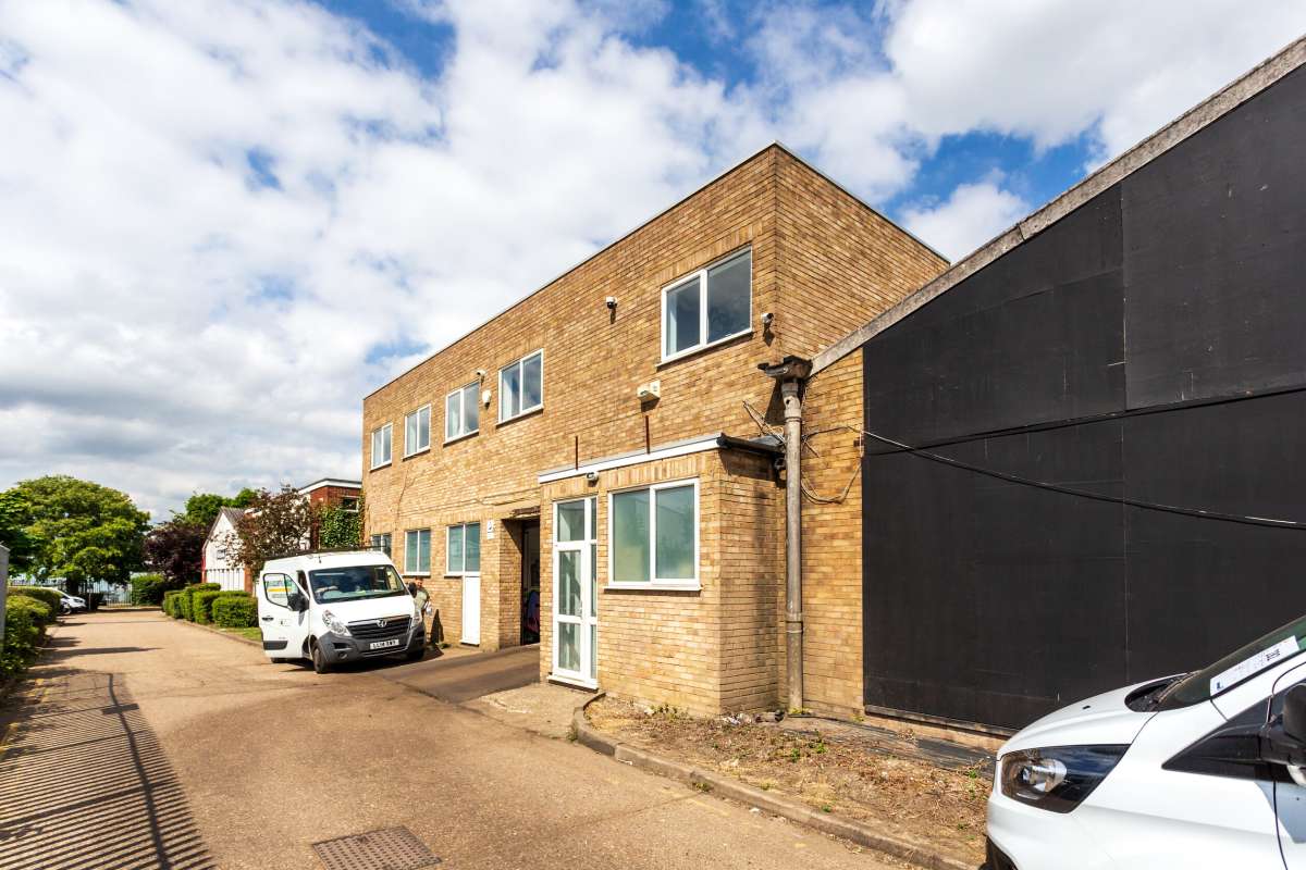 Industrial Unit in Letchworth - photo 3