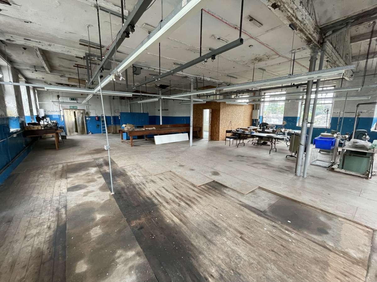 Industrial Unit in Hebden Bridge - photo 4