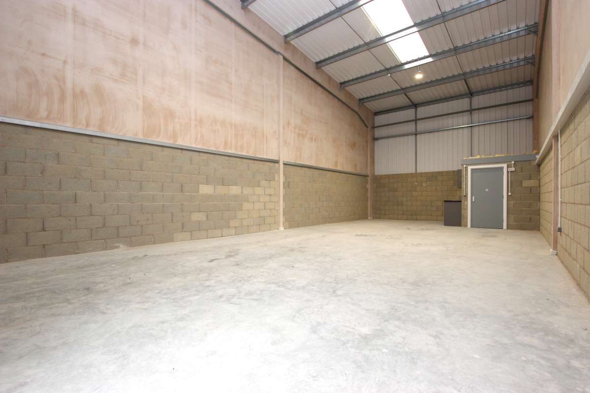 Industrial Unit in Newark - photo 3