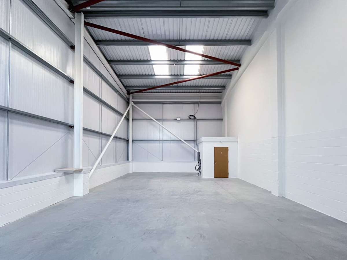Industrial Unit in Poole - photo 4