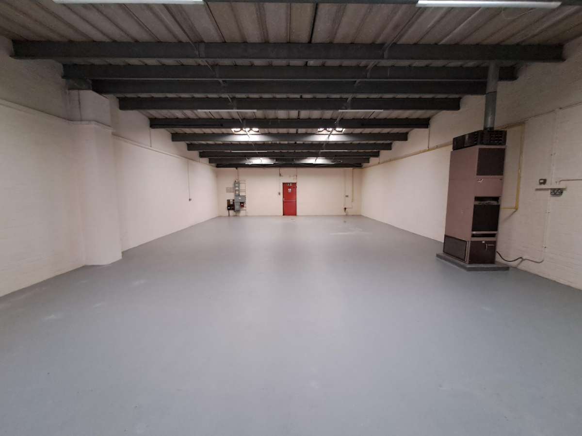 Industrial Unit in Milton Keynes - photo 3