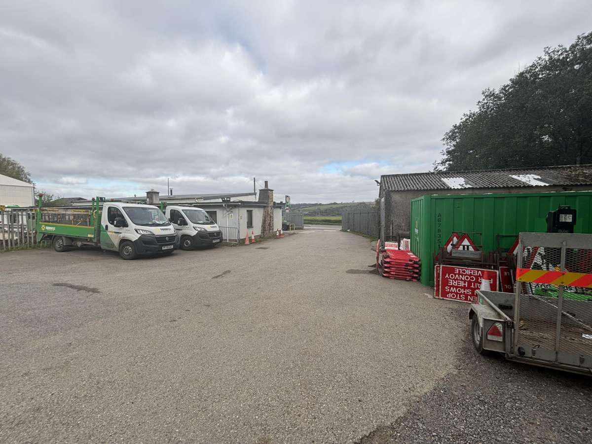 Industrial Unit in Umberleigh - photo 2