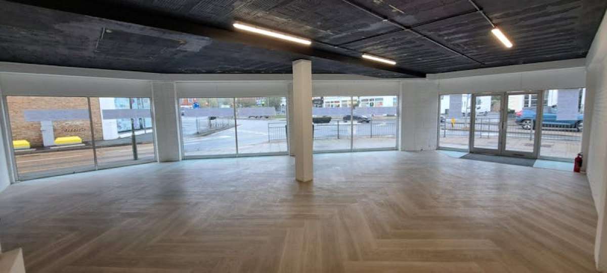 Retail/Shop in Frimley - photo 3