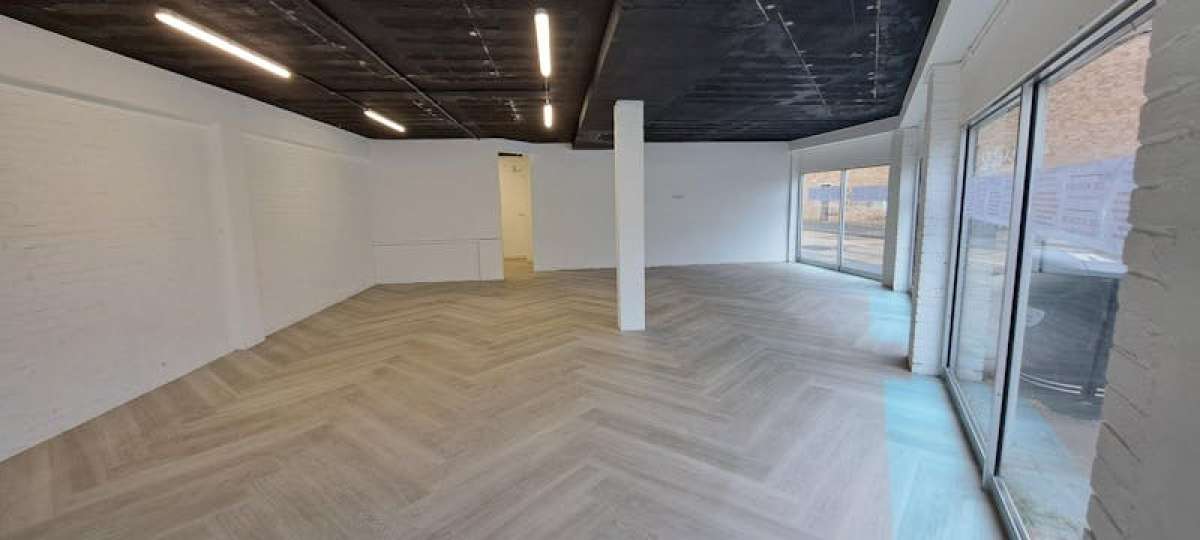 Retail/Shop in Frimley - photo 4
