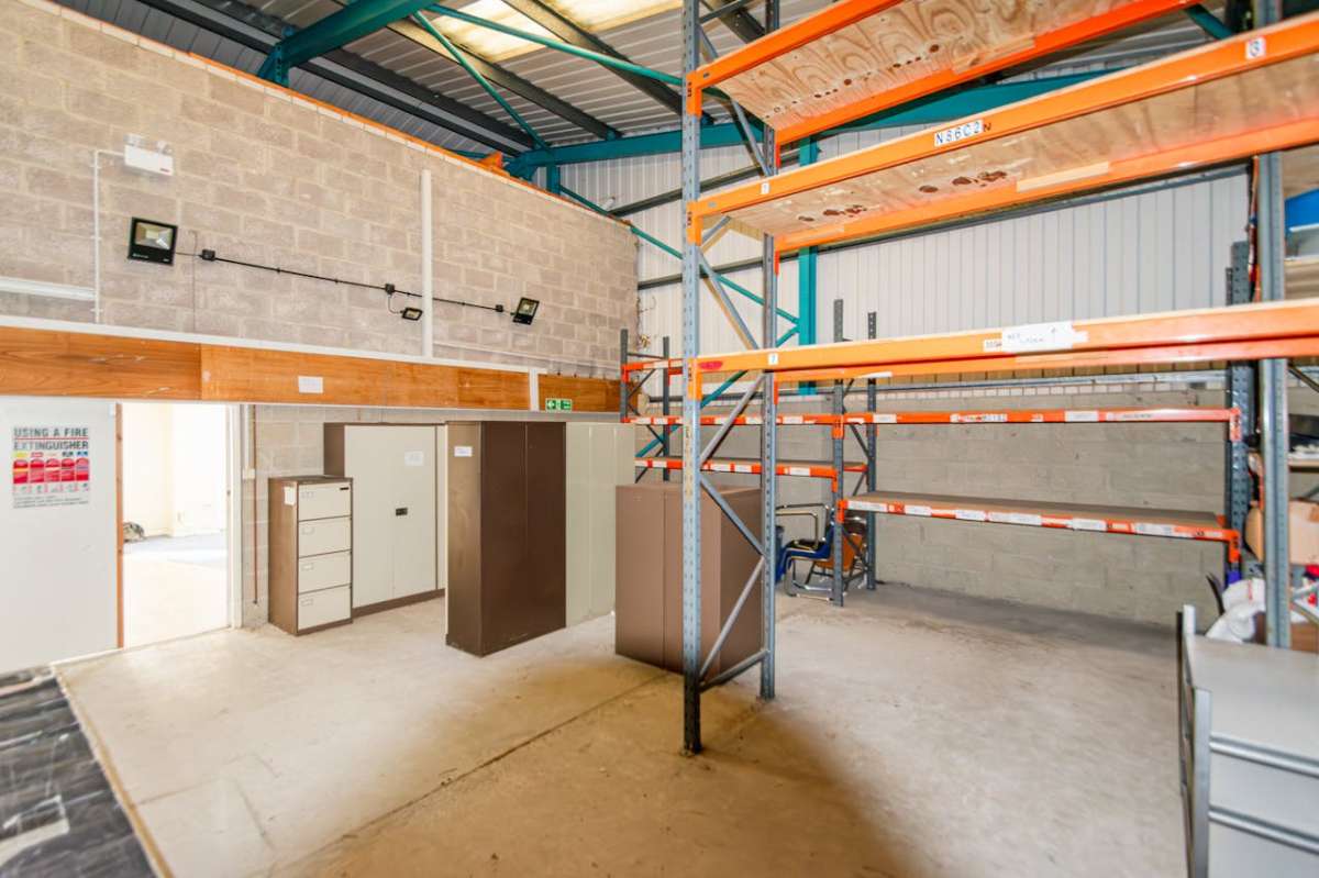 Industrial Unit in Ringwood - photo 4