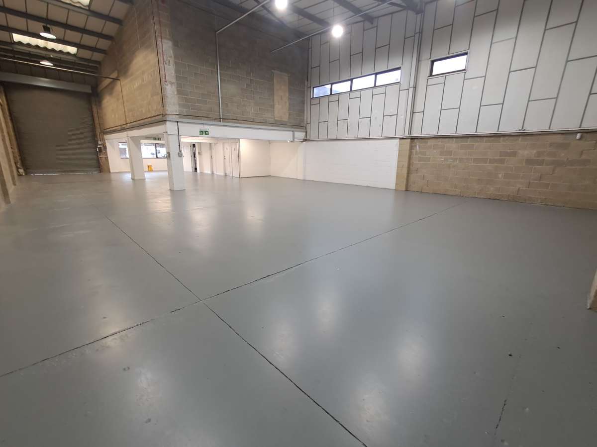 Industrial Unit in Croydon - photo 2