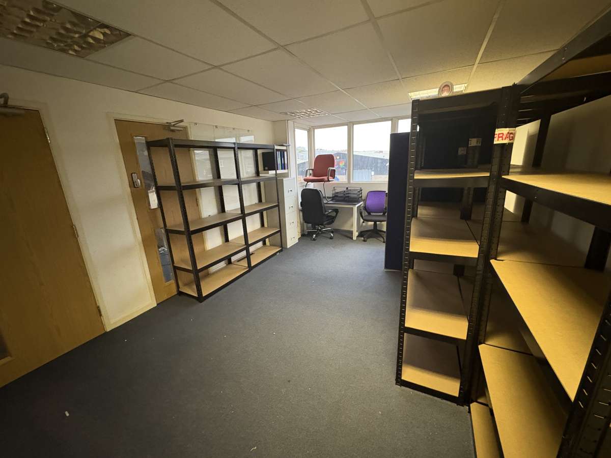 Industrial Unit in Fareham - photo 3