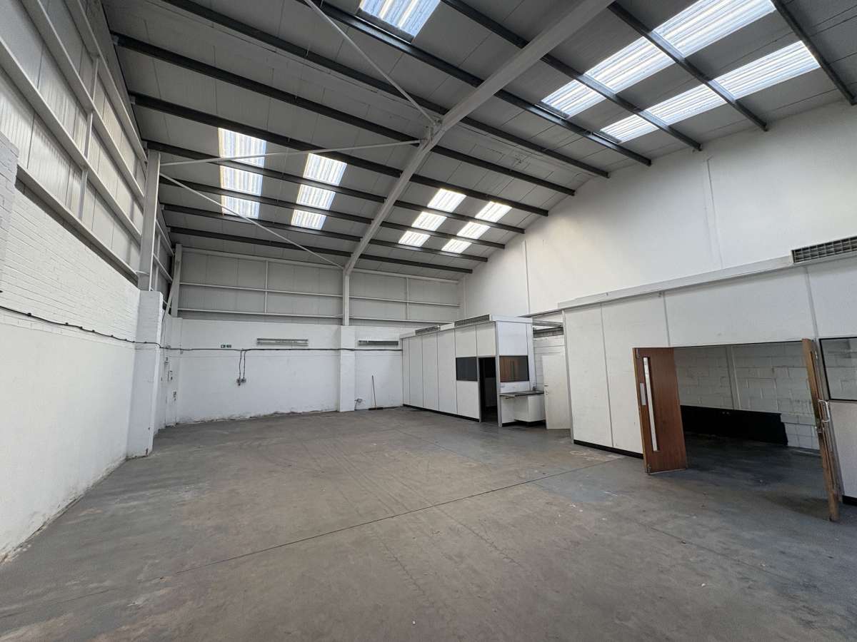 Industrial Unit in Crawley - photo 2