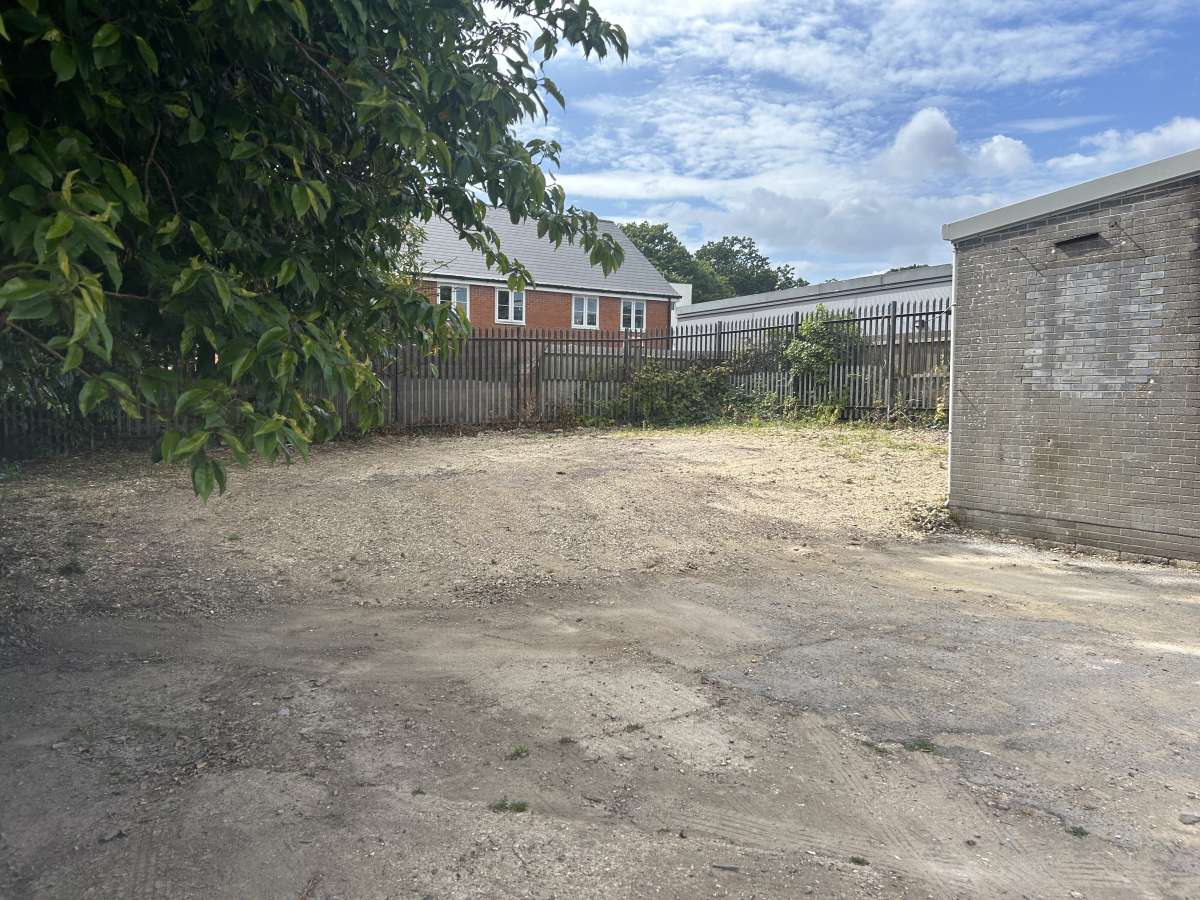 Industrial Unit in Southampton - photo 3