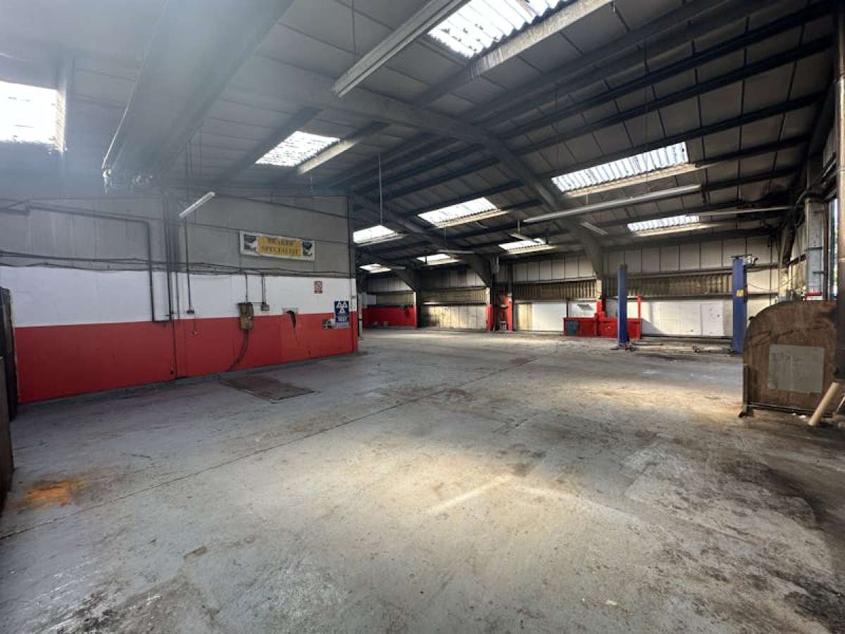 Industrial Unit in Farnham - photo 4