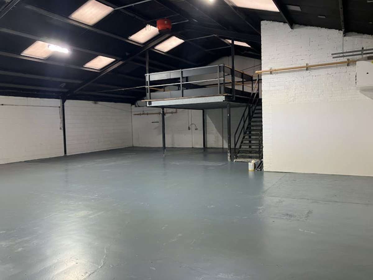 Industrial Unit in Addlestone - photo 3