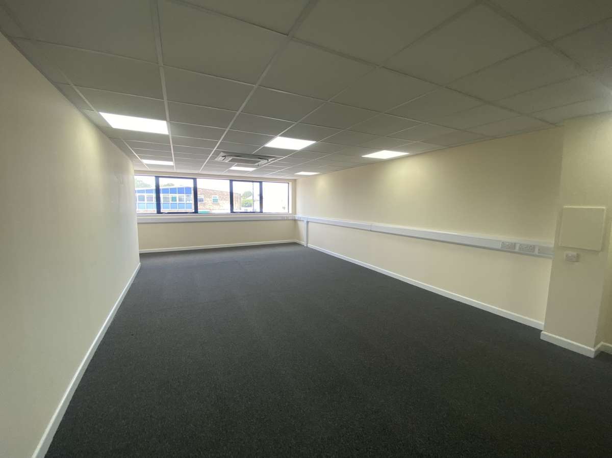 Industrial Unit in Farlington - photo 3