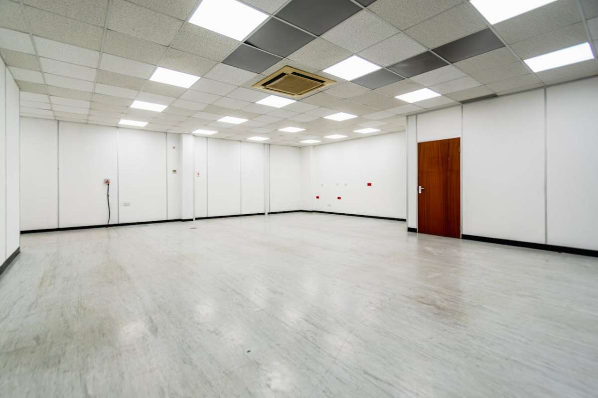 Industrial Unit in Poole - photo 3