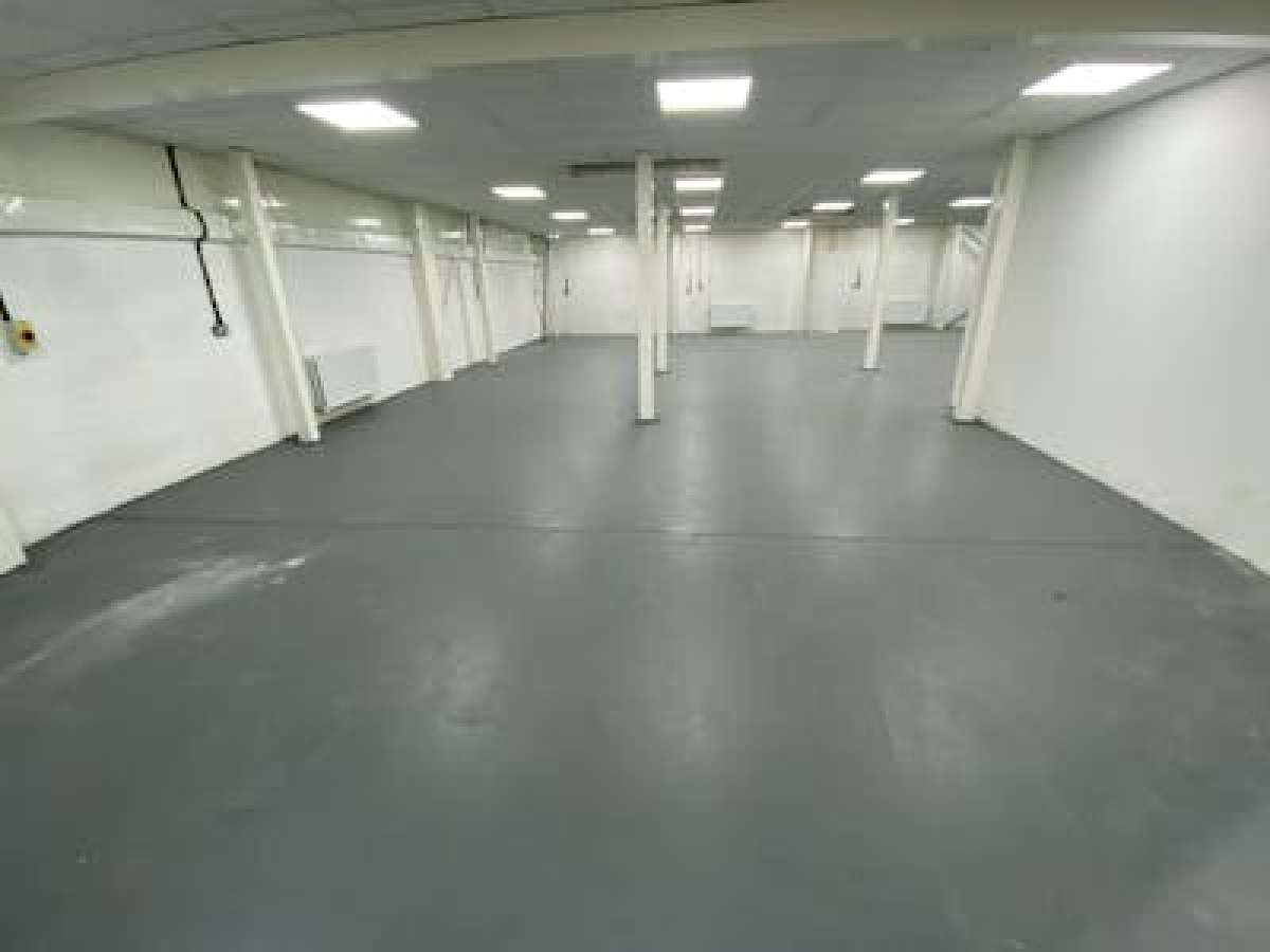 Industrial Unit in Woolwich - photo 4