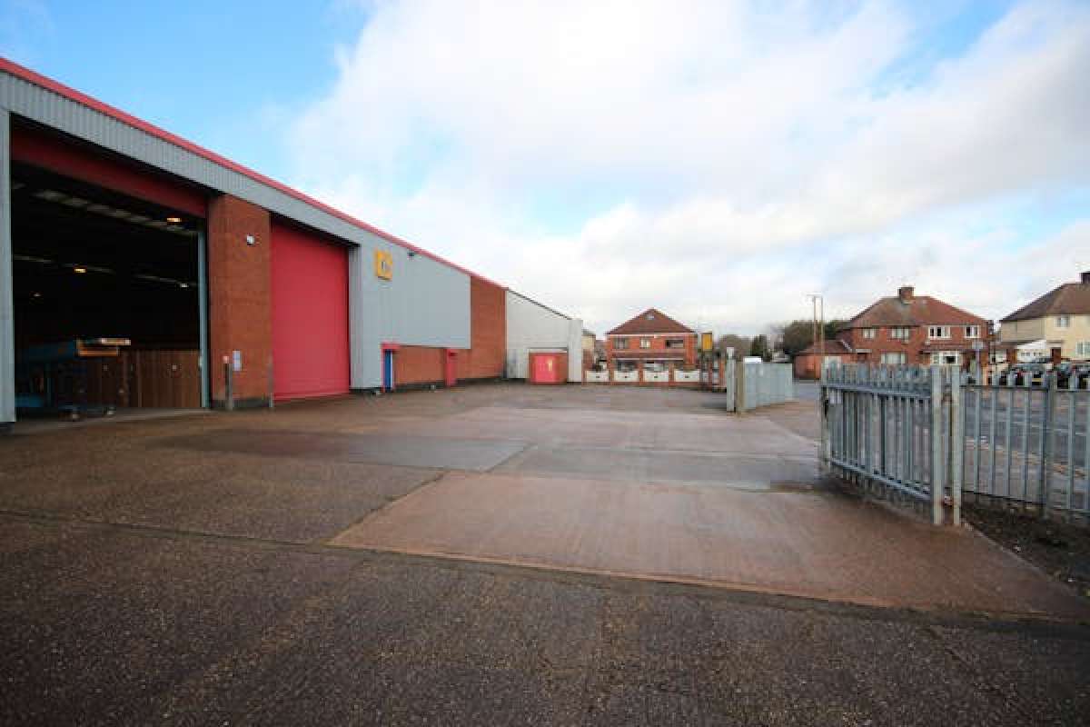 Industrial Unit in West Bromwich - photo 4