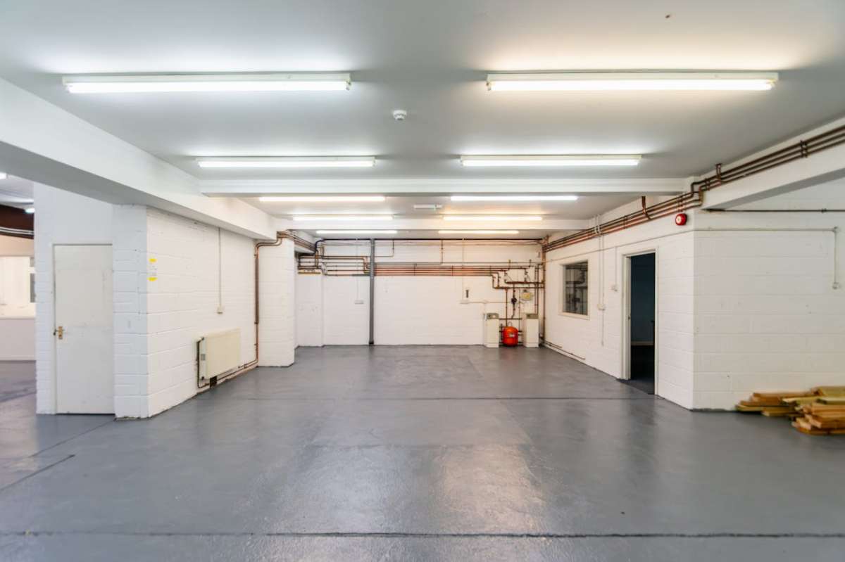 Industrial Unit in Poole - photo 3