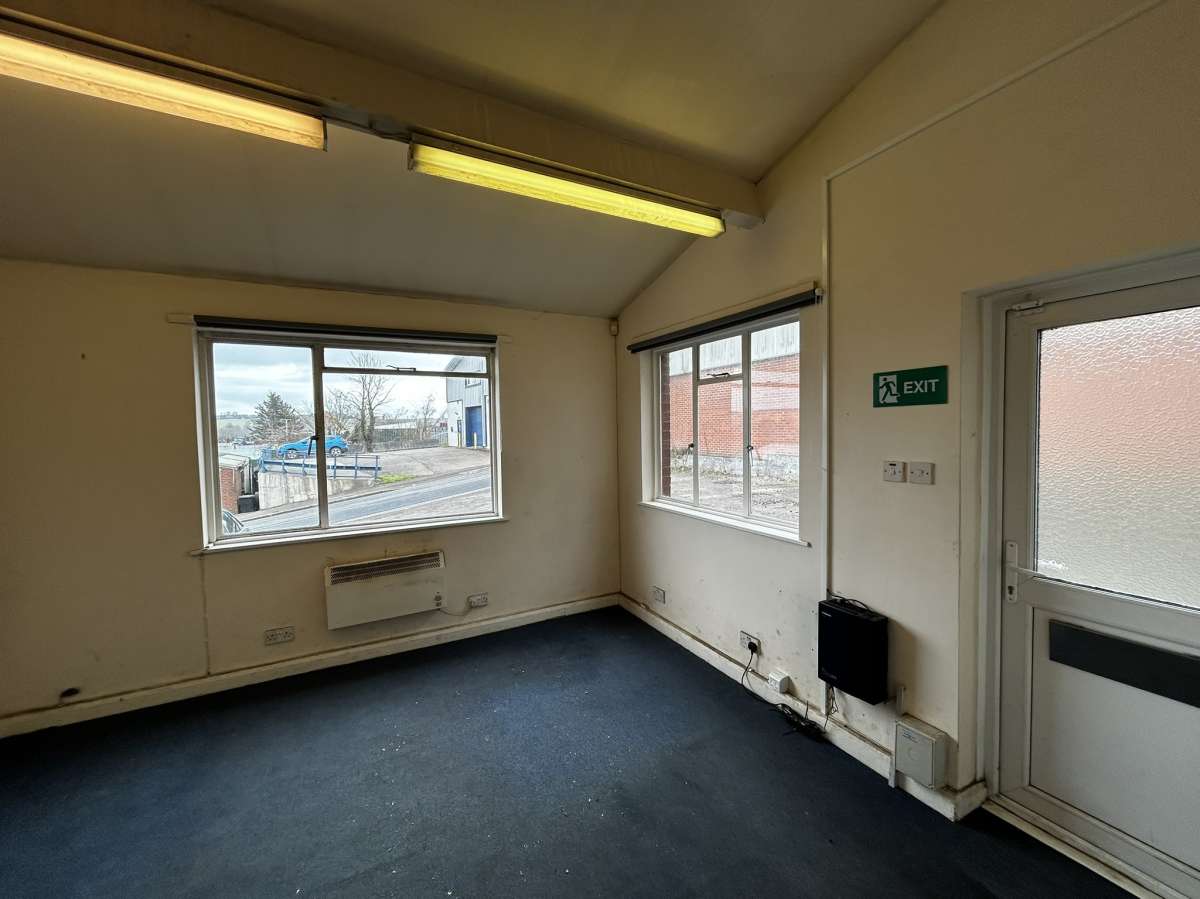 Industrial Unit in Crediton - photo 4
