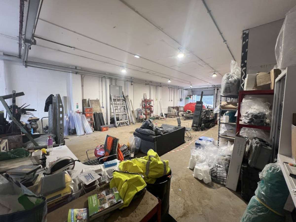 Industrial Unit in Portsmouth - photo 2