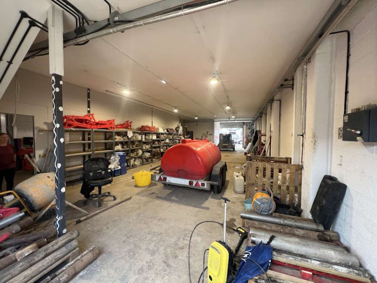 Industrial Unit in Portsmouth - photo 3