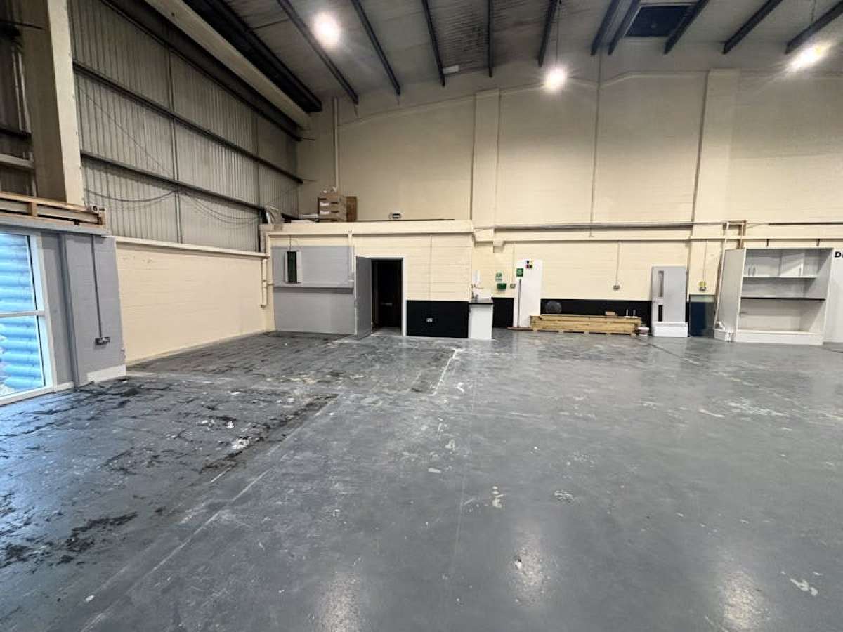 Industrial Unit in Portsmouth - photo 4