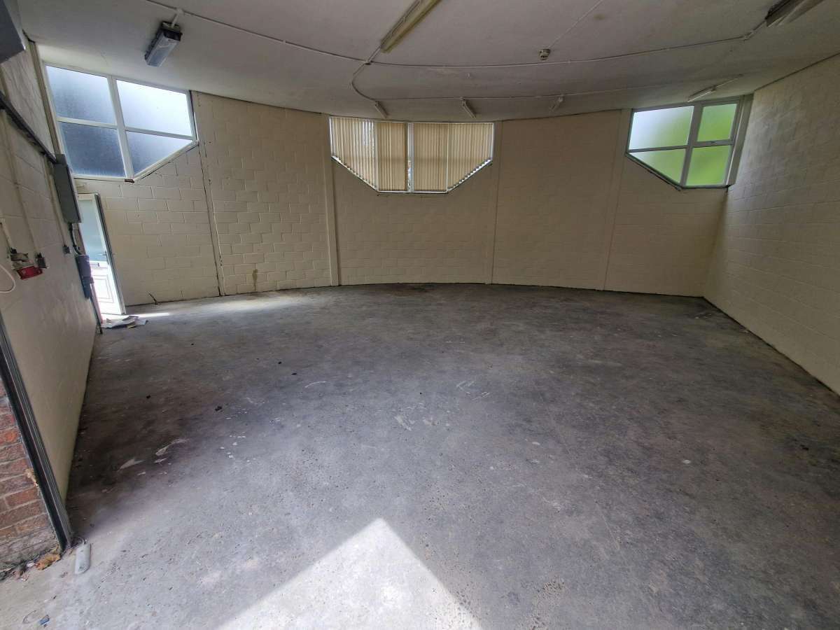 Industrial Unit in Southsea - photo 3