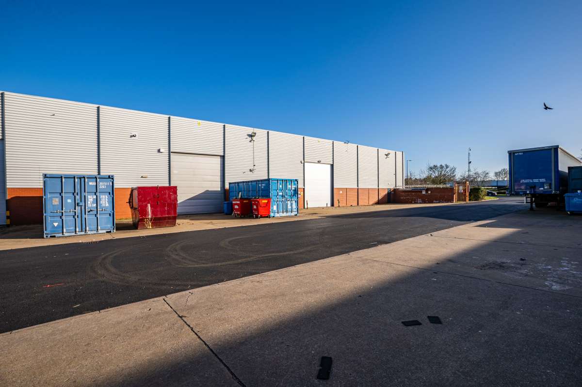 Industrial Unit in Milton Keynes - photo 4