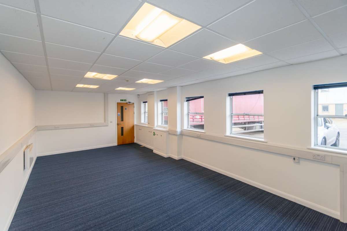 Industrial Unit in Poole - photo 4