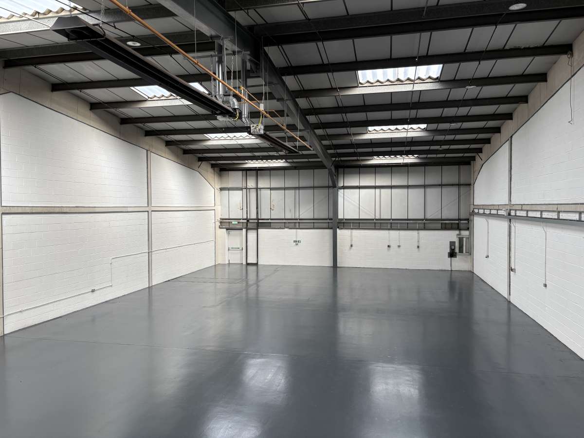 Industrial Unit in Houstoun Industrial Estate - photo 3