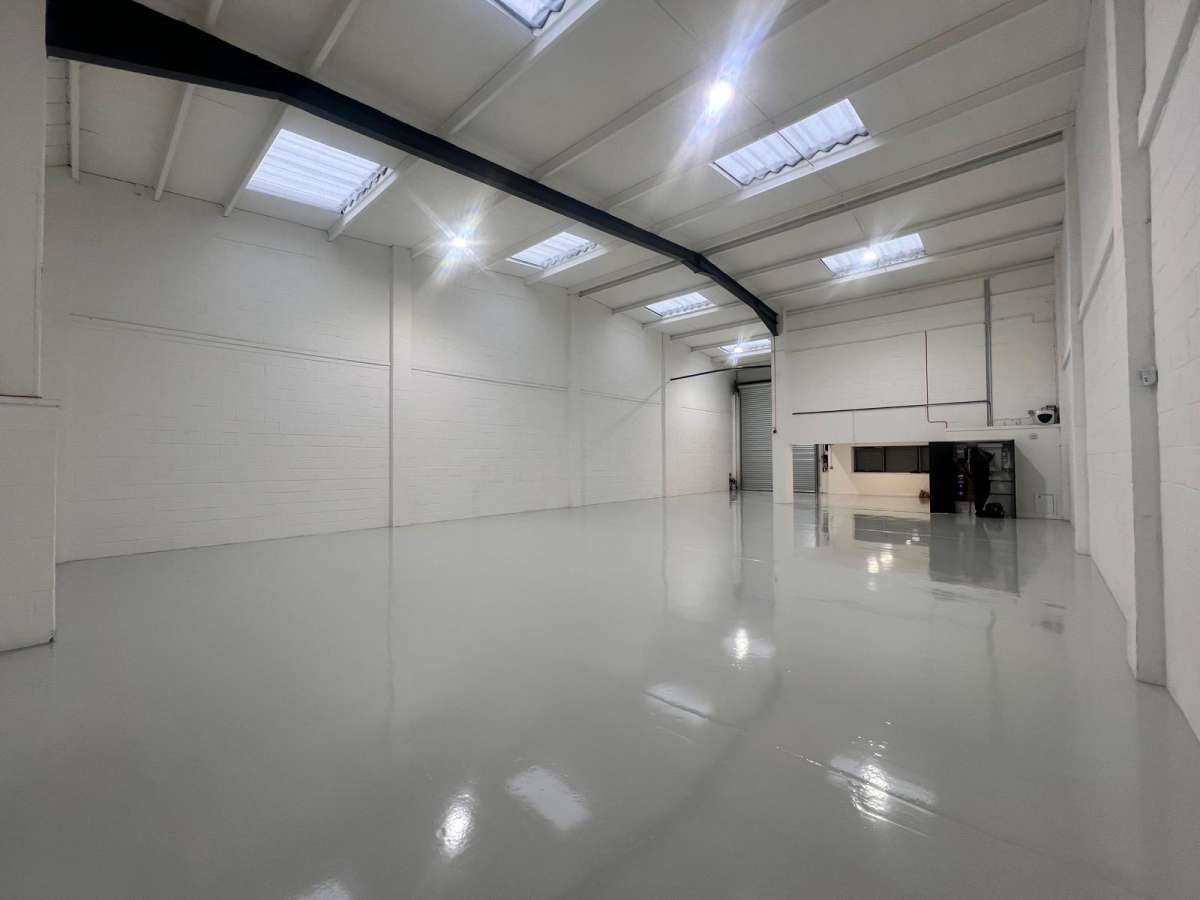 Industrial Unit in Croydon - photo 3