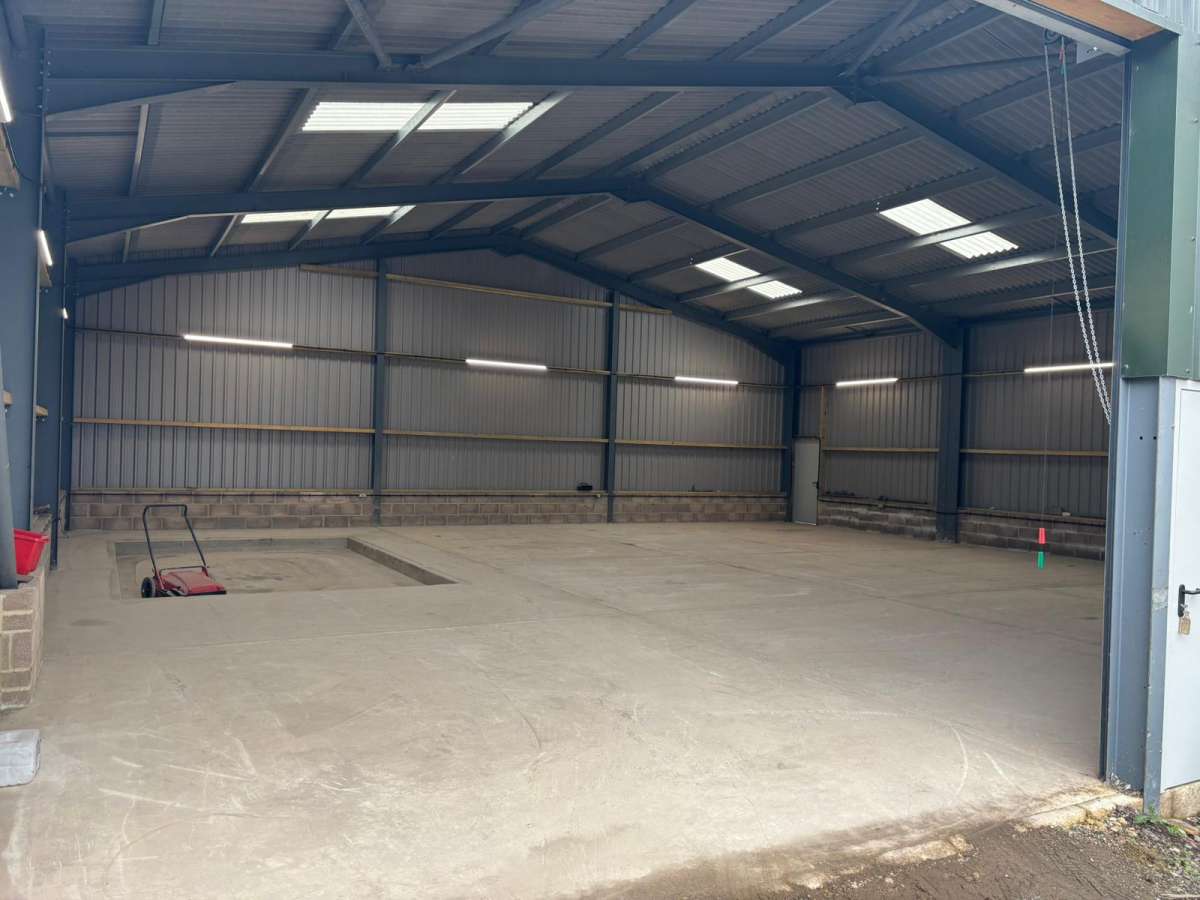 Industrial Unit in North Moreton - photo 3