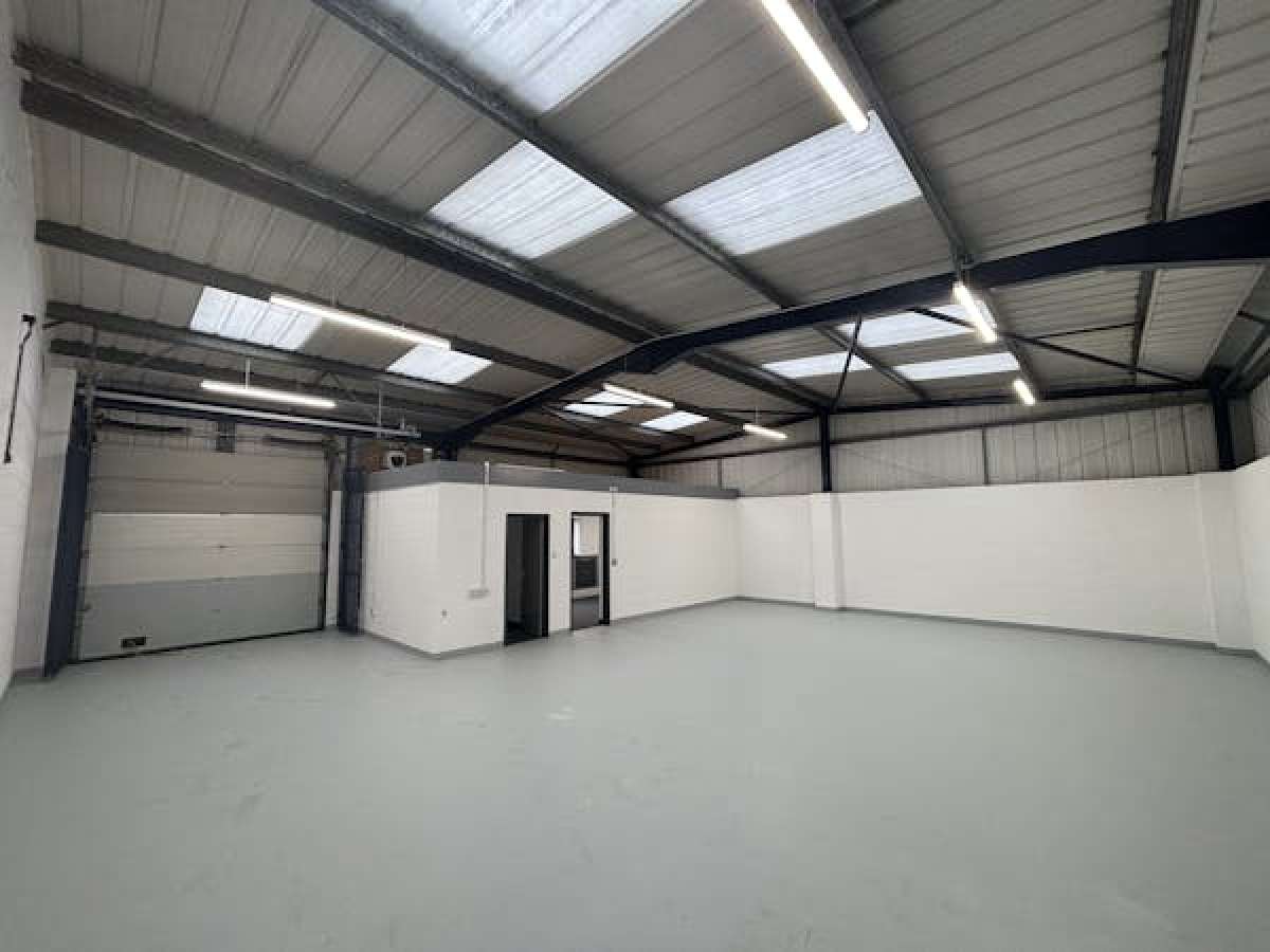 Industrial Unit in Bromsgrove - photo 2