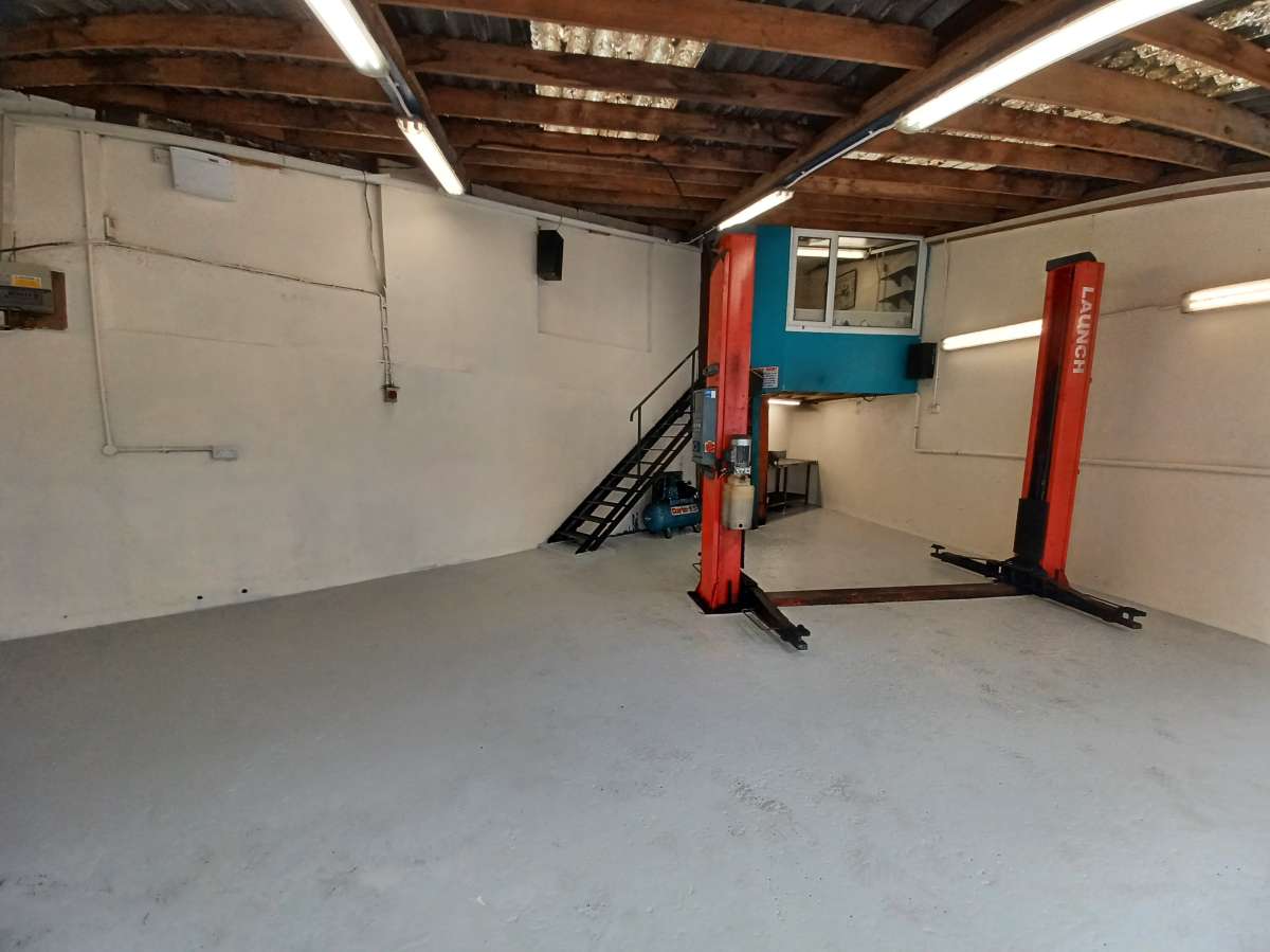 Industrial Unit in Plymouth - photo 2