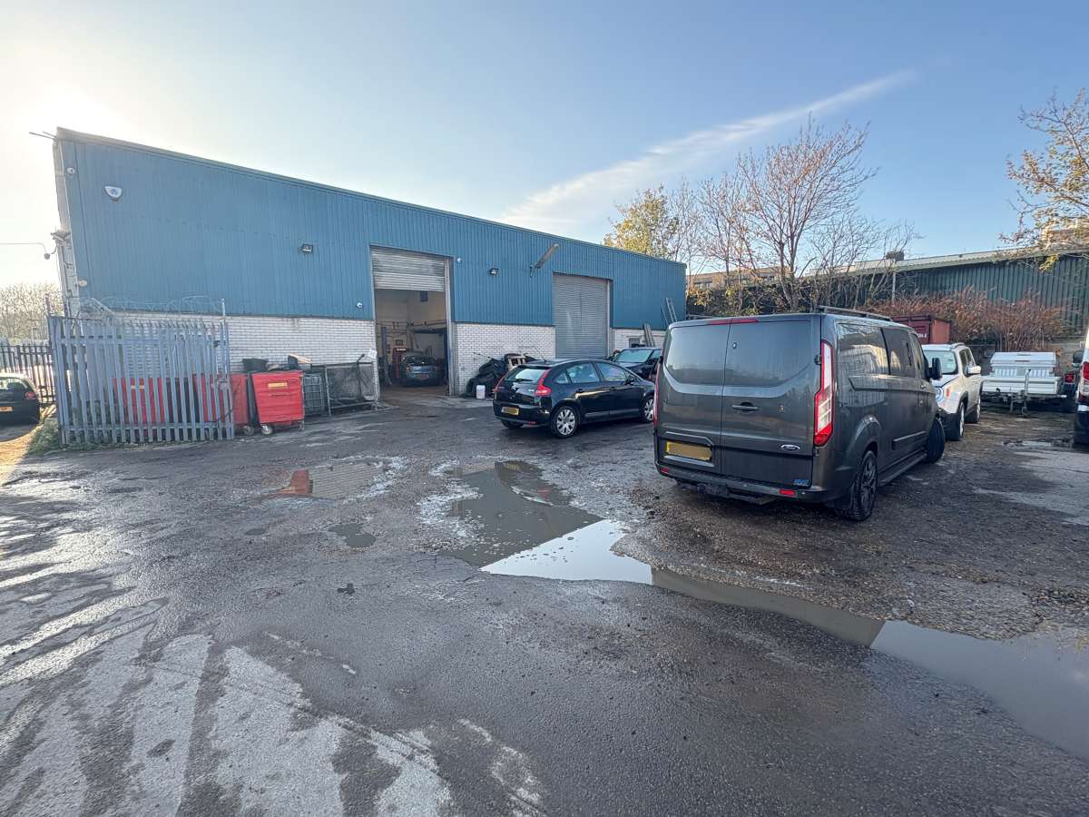 Industrial Unit in Wallington - photo 2