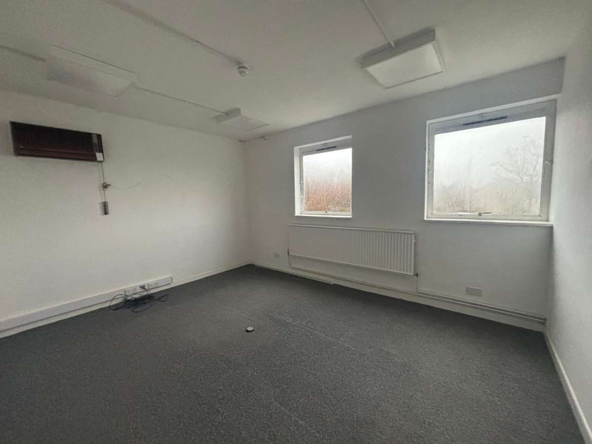 Industrial Unit in Letchworth Garden City - photo 4