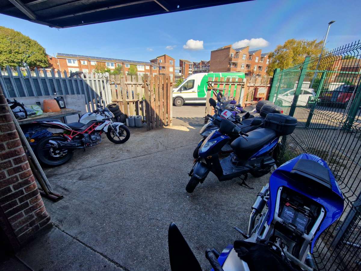 Industrial Unit in Southsea - photo 4