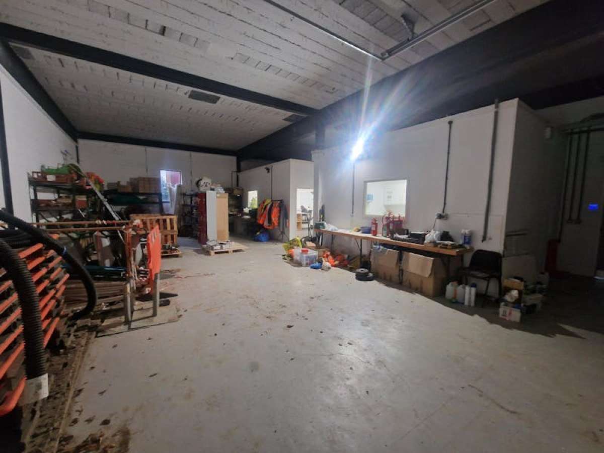 Industrial Unit in Basingstoke - photo 3