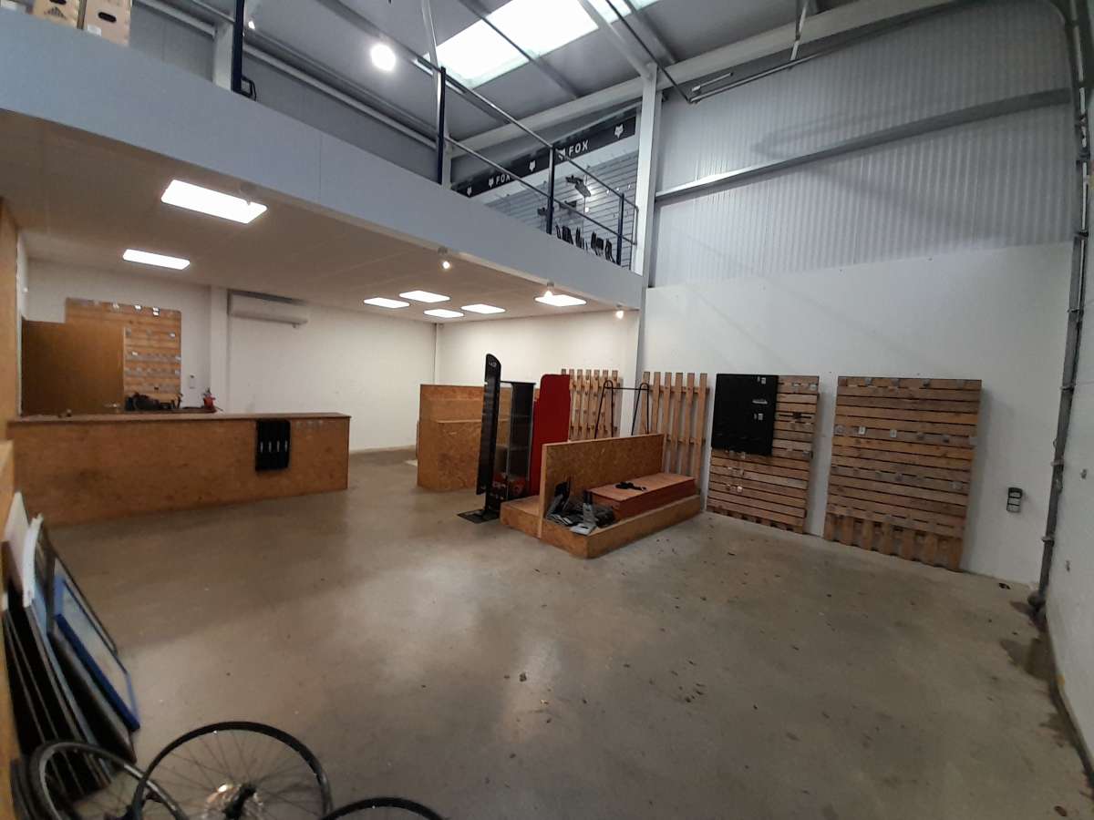 Industrial Unit in Waterbeach - photo 3
