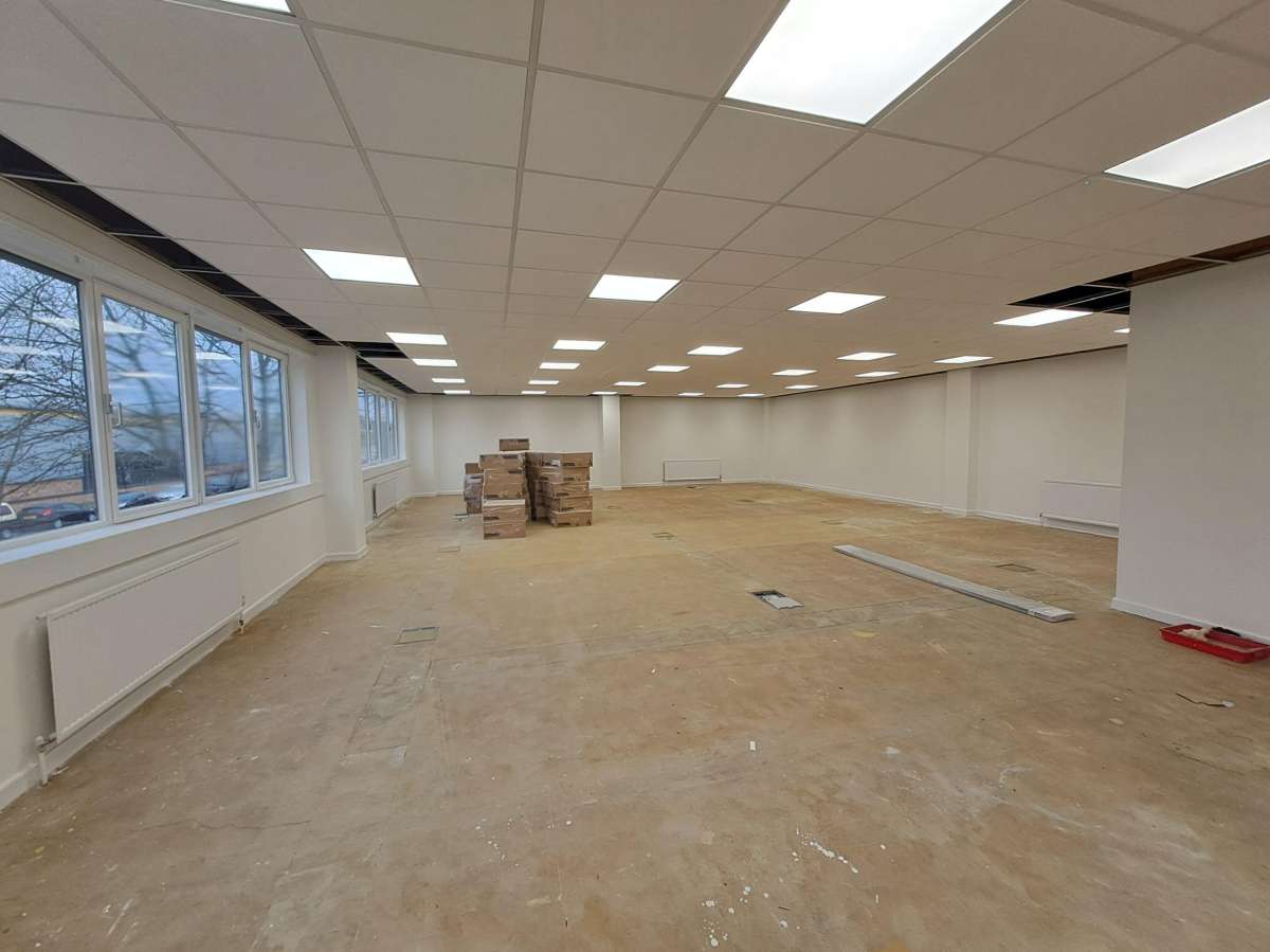 Industrial Unit in Luton - photo 3