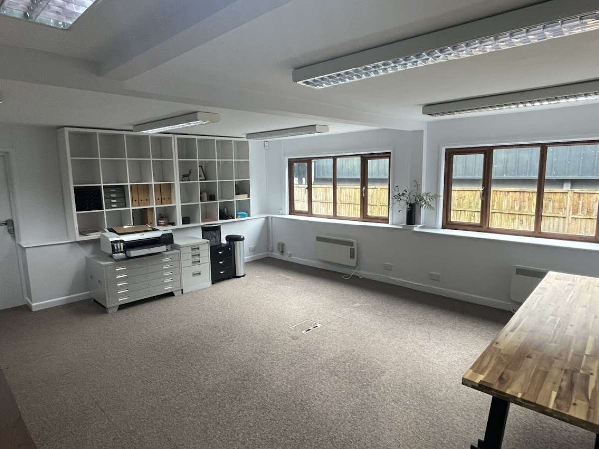 Office in Alresford - photo 4