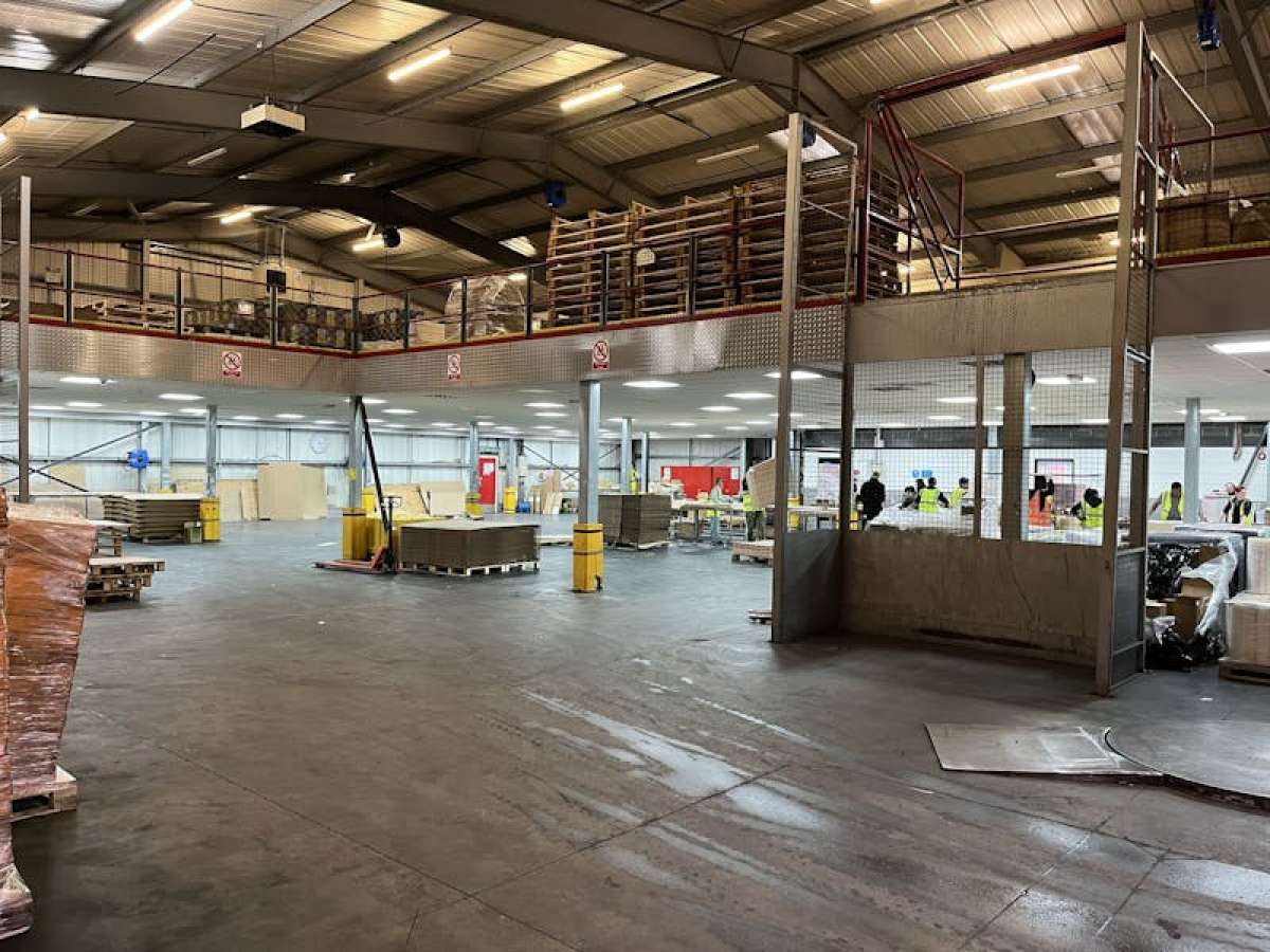 Industrial Unit in Bromley by Bow - photo 2