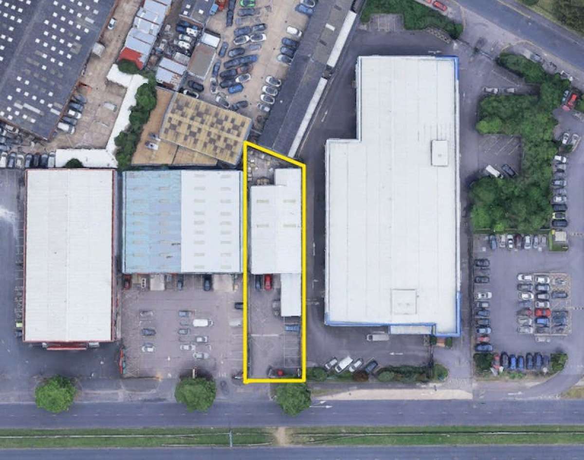 Industrial Unit in Romford - photo 2