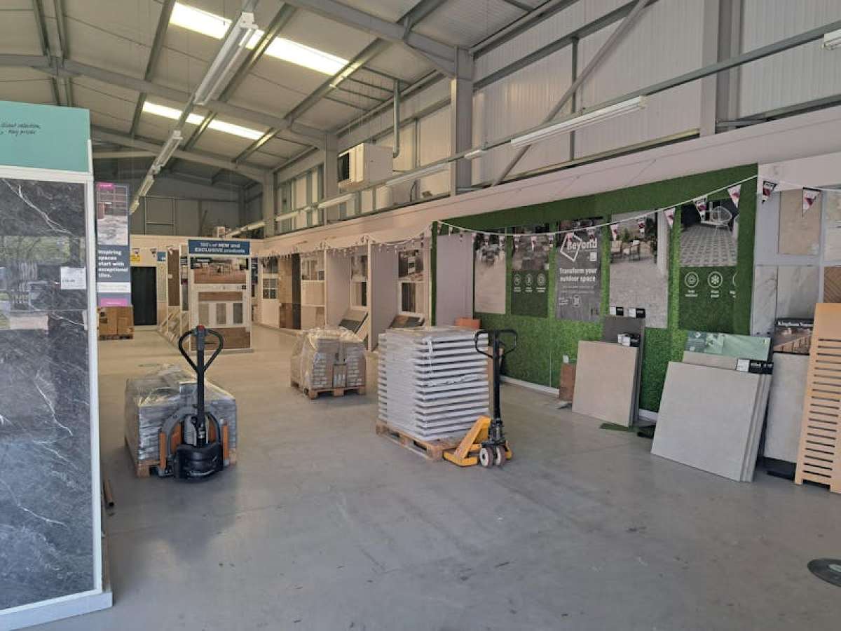 Industrial Unit in Romford - photo 4