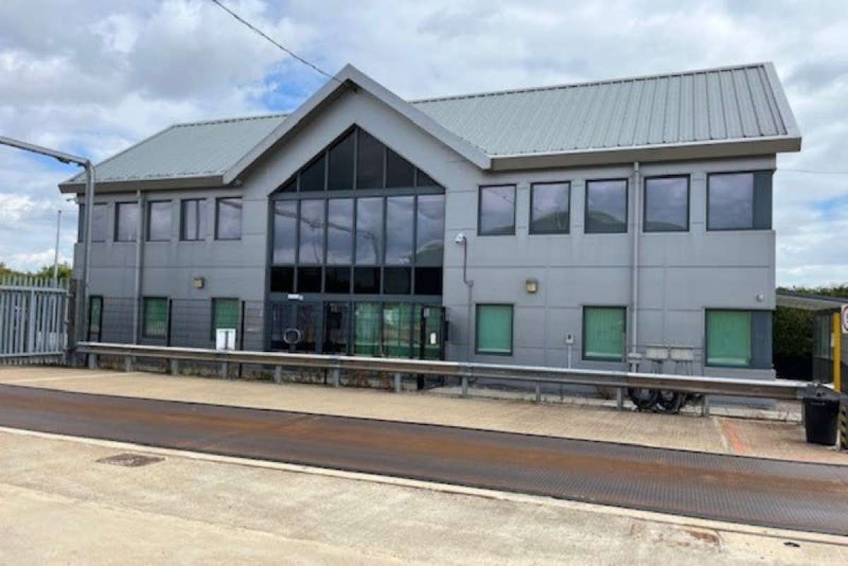 Industrial Unit in March - photo 2