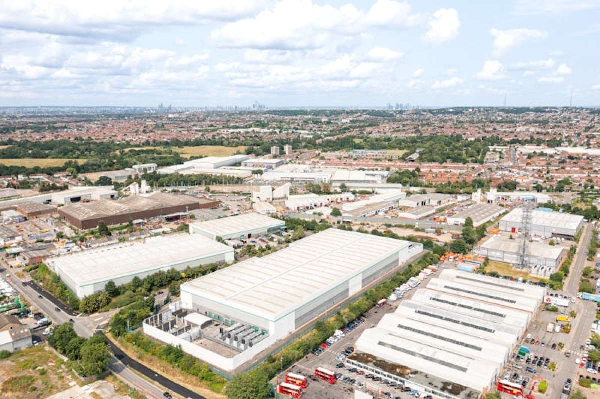 Industrial Unit in London - photo 3